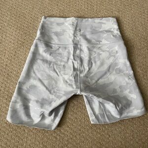 Lululemon wunder shorts